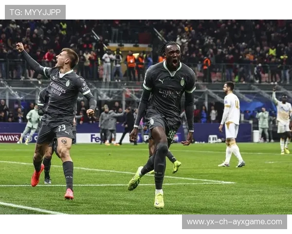 AC米兰边路冲击反复演练,莱奥反内切动作更流畅 AC米兰边路冲击反复演练,莱奥反内切动作更流畅