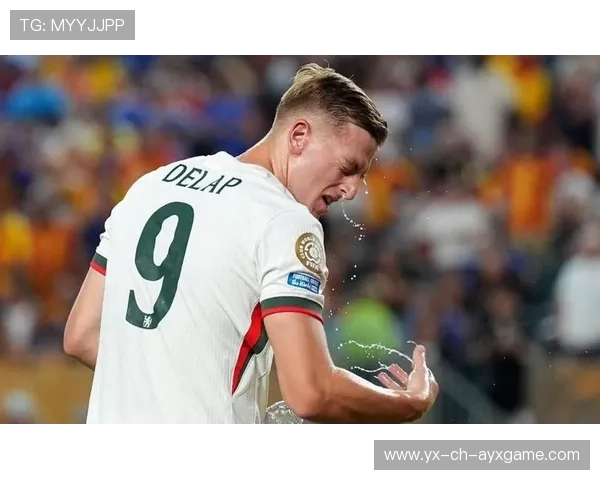 切尔西前场断球后的一脚直塞带来绝佳单刀