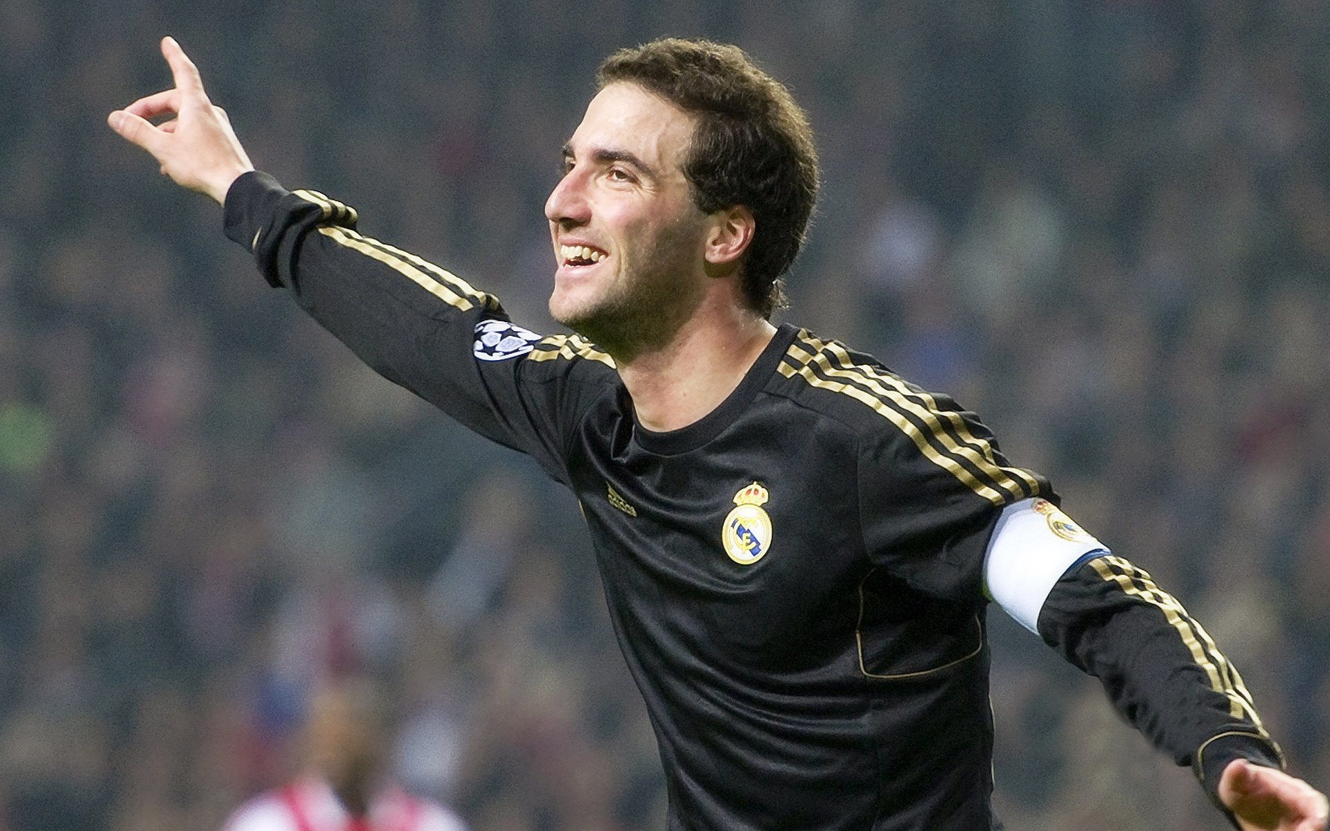 世界杯：阿联酋裁判组执法小组赛表现稳定 赢得多方认可